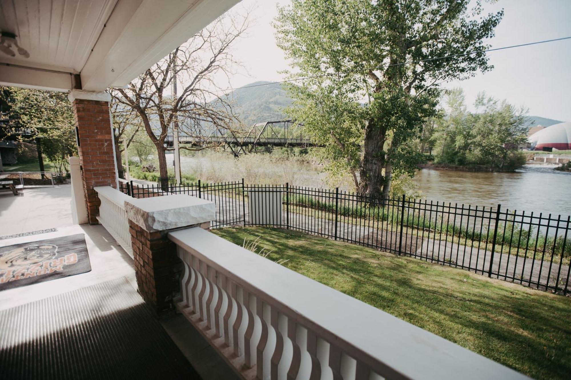Goldsmith'S River Front Inn Missoula Exterior photo
